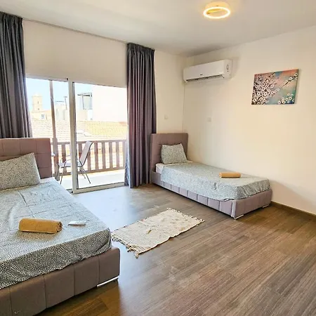 Sky Way Apartment, 150m From Chabad Lubavitch Larnaca